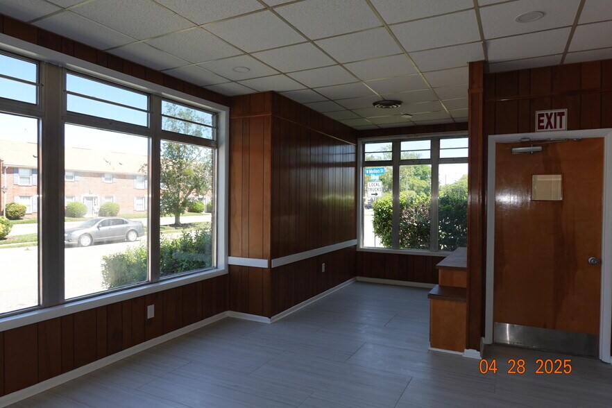 More Photos Of 17 W Mellen St, Hampton Medical For Lease