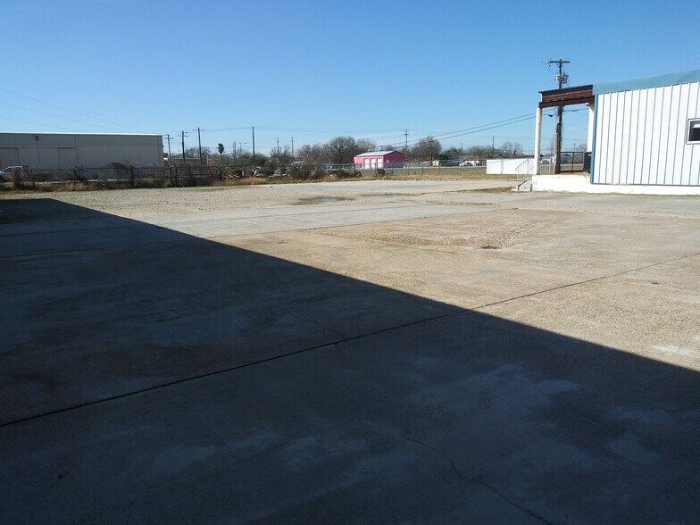 More Photos Of 203 30th St S, Texas City Warehouse For Lease