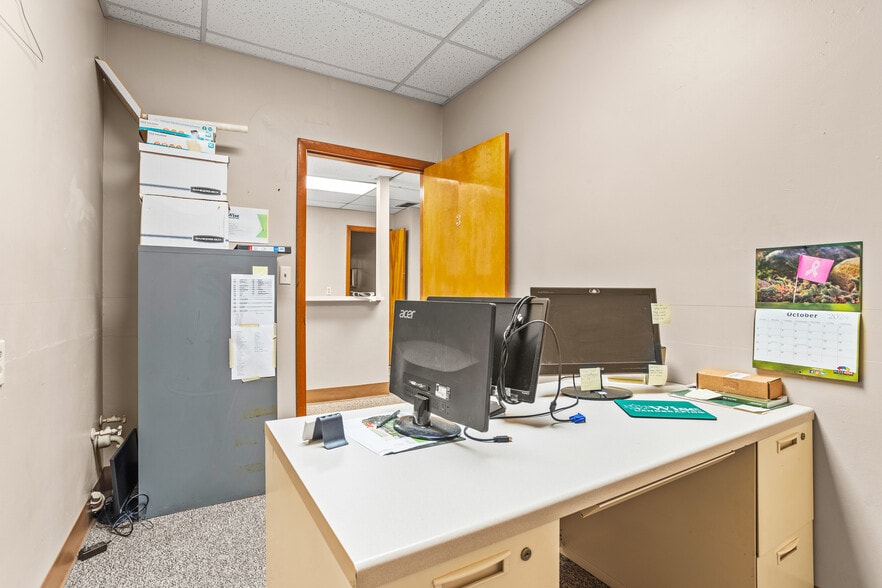 More Photos Of 105 Sycamore St, Medway Medical For Sale