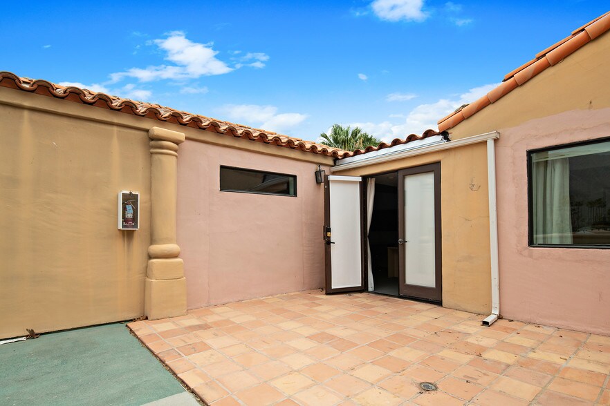 More Photos Of 51370 Avenida Bermudas, La Quinta Office Residential For Sale