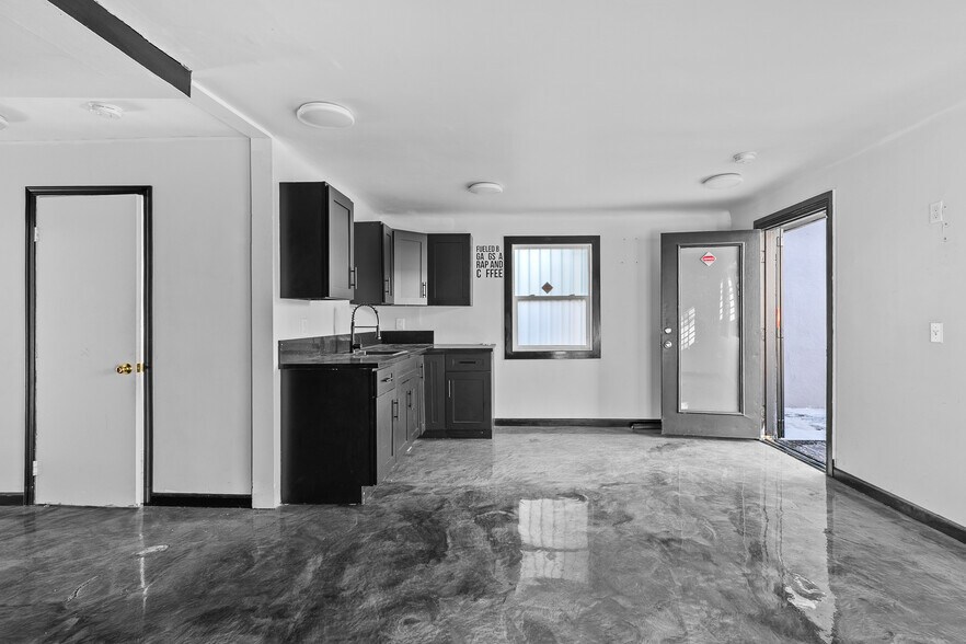 More Photos Of 5520-5522 Cahuenga Blvd, North Hollywood Freestanding For Sale