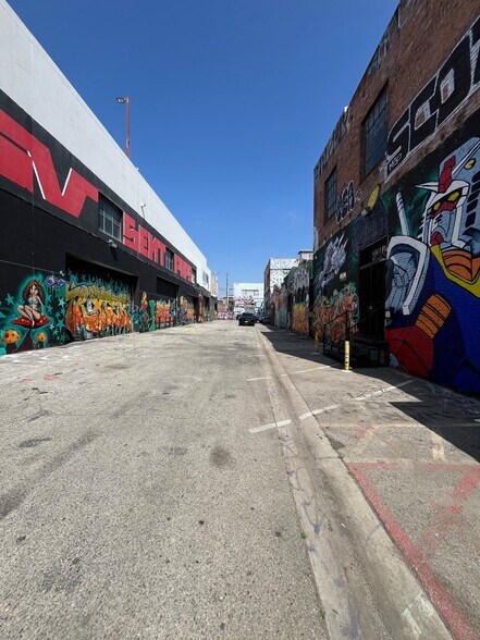 More Photos Of 1917 Bay St, Los Angeles Warehouse For Lease
