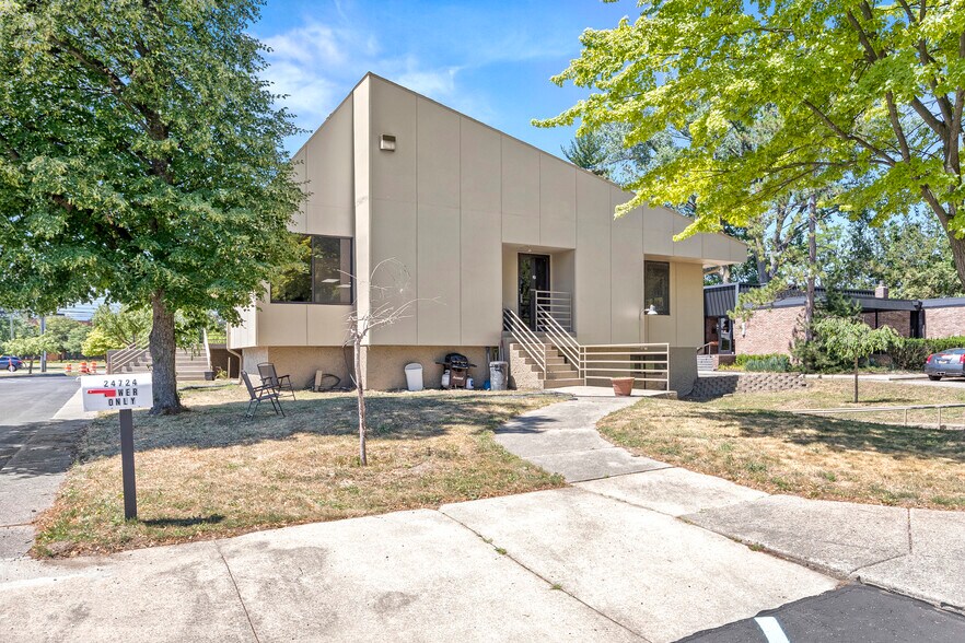 More Photos Of 24724 Lahser Rd, Southfield Office For Sale