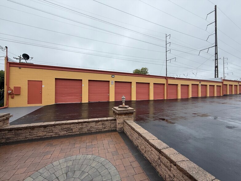 More Photos Of 1124 Lincoln Ave, Prospect Park Freestanding For Lease