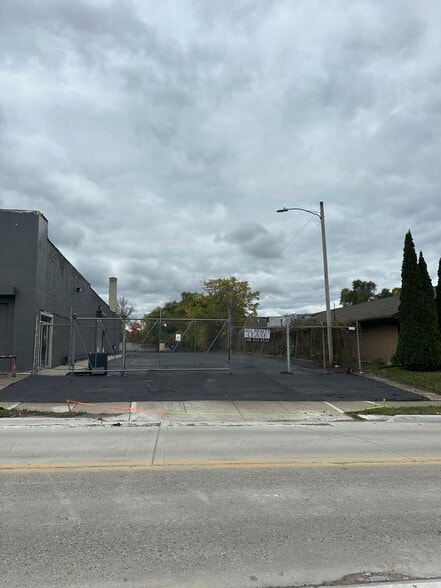 More Photos Of 398 Auburn Rd, Pontiac Warehouse For Lease