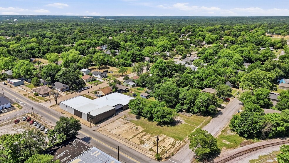 More Photos Of 613 S Armstrong Ave, Denison Warehouse For Sale
