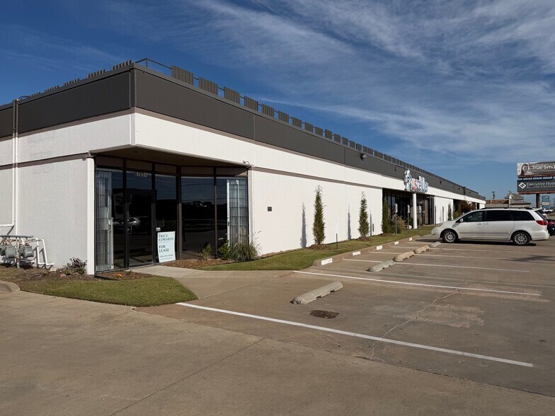 More Photos Of 6701-6715 E 41st St, Tulsa Storefront For Lease