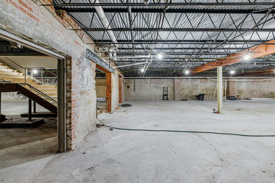 More Photos Of 116 S Broad St, Monroe Restaurant For Lease