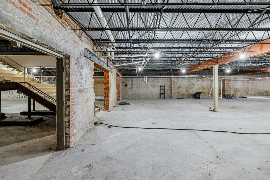 More Photos Of 116 S Broad St, Monroe Restaurant For Lease