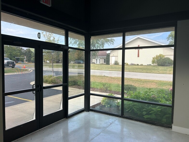 More Photos Of 231 N Bolingbrook Dr, Bolingbrook Storefront Retail Office For Lease