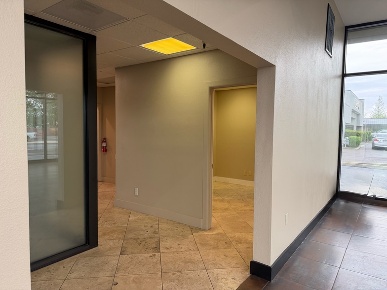 More Photos Of 4812 Stratos Way, Modesto Warehouse For Lease