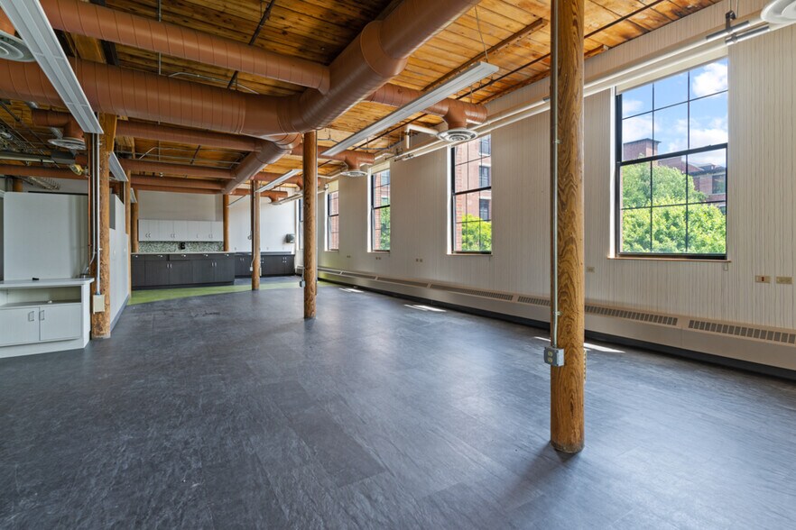 More Photos Of 140 Mill St, Lewiston Office Residential For Sale
