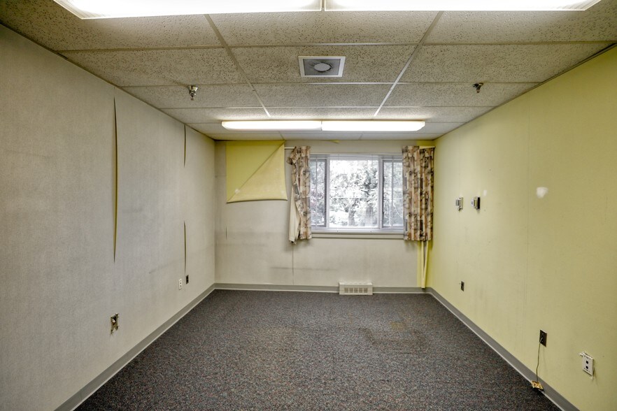 More Photos Of 480 Hampden St, Holyoke Office For Sale