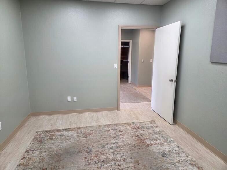 More Photos Of 866-870 W Hayden Ave, Hayden Office For Lease