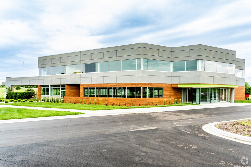 More Photos Of 11250 Corporate Ave, Lenexa Office For Lease