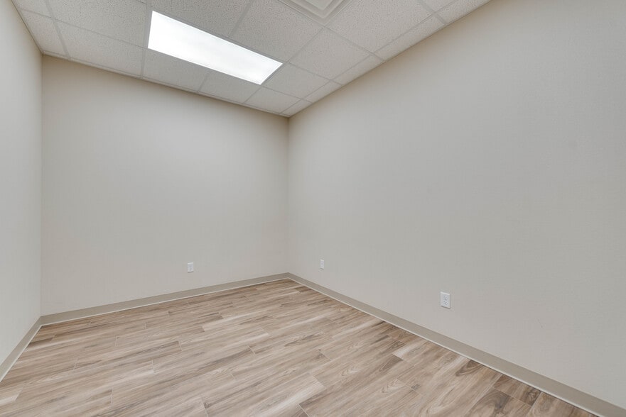 More Photos Of 3017 W County Road 115, Midland Warehouse For Lease