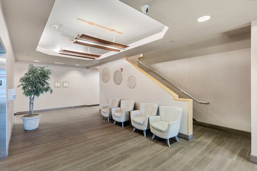 More Photos Of 150 N Stephanie St, Henderson Medical For Lease