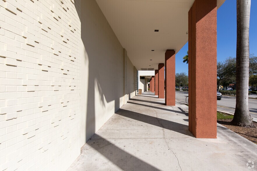 More Photos Of 1205-1425 NE 163rd St, North Miami Beach General Retail For Lease