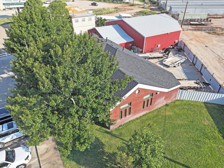 More Photos Of 327 SE Loop 338, Odessa Flex For Lease