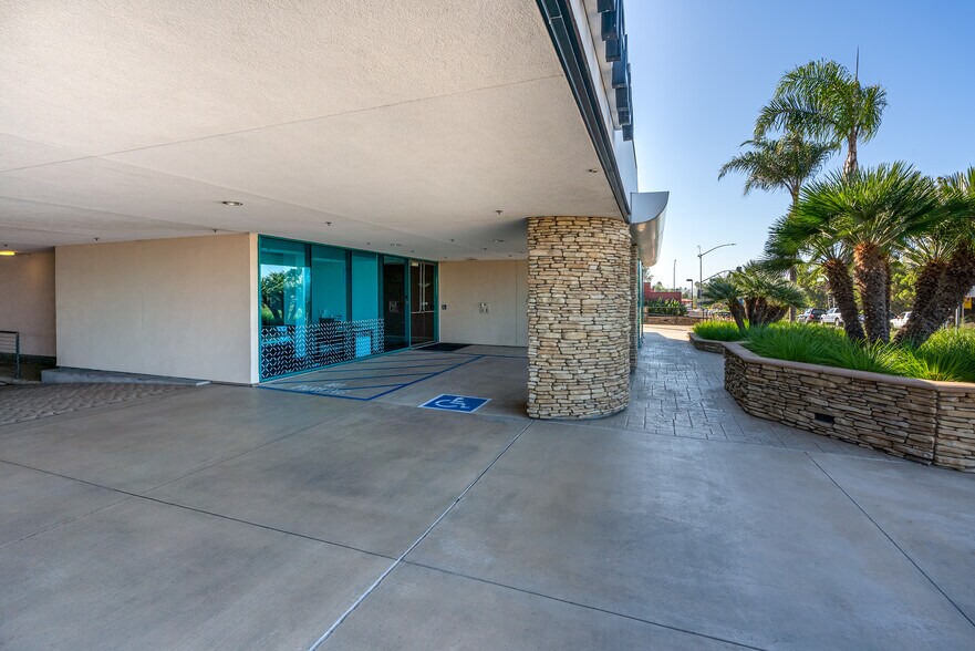 More Photos Of 1951-1953 San Elijo Ave, Cardiff By The Sea Office For Lease