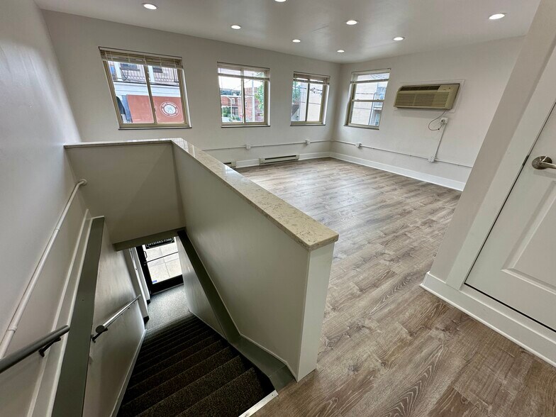 More Photos Of 731 1/2-2 Filbert St, Pittsburgh Showroom For Lease