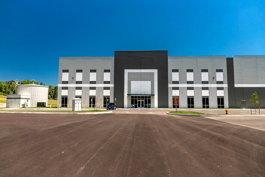 More Photos Of 40 Bethel Church Rd, North East Distribution For Lease