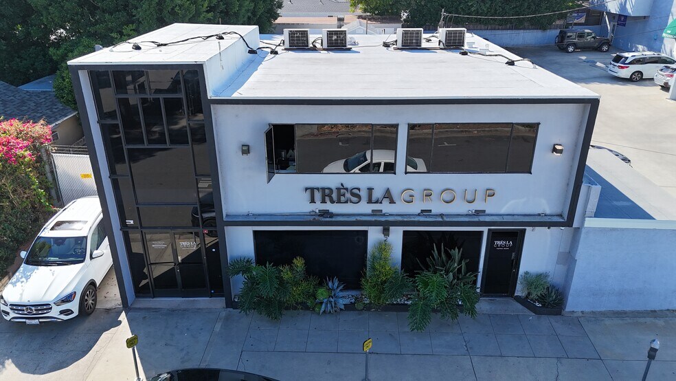 More Photos Of 21926 Costanso St, Woodland Hills Freestanding For Sale