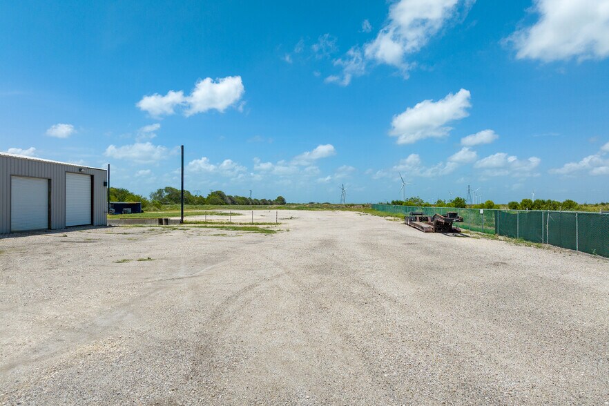 More Photos Of 8808 County Road 1458, Taft Flex For Sale