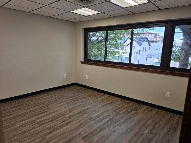 More Photos Of 98 Willis Ave, Mineola Office For Lease
