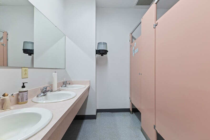 More Photos Of 5195 Commerce Cir, Indianapolis Industrial For Sale