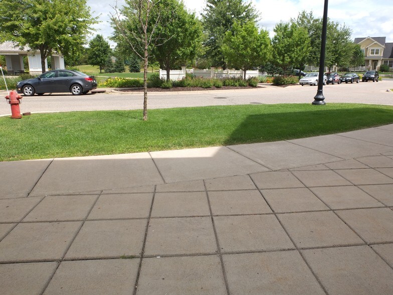 More Photos Of 105 New England Pl, Stillwater Storefront Retail Office For Lease