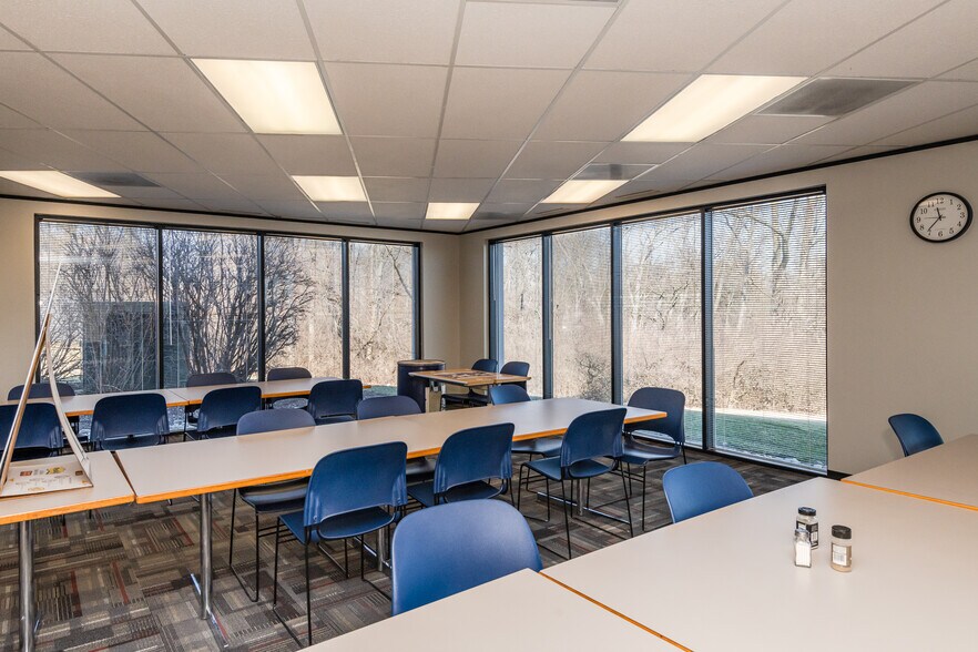 More Photos Of 3401 Park Center Dr, Dayton Office For Sale