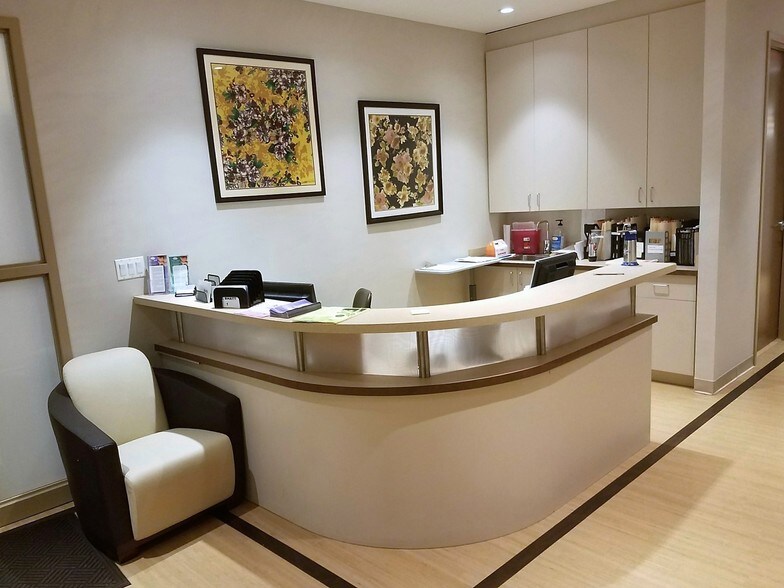 More Photos Of 120 Batson Ct, New Lenox Office For Lease