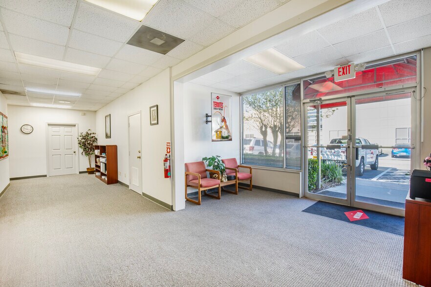 More Photos Of 1900 33rd St, Orlando Service For Sale