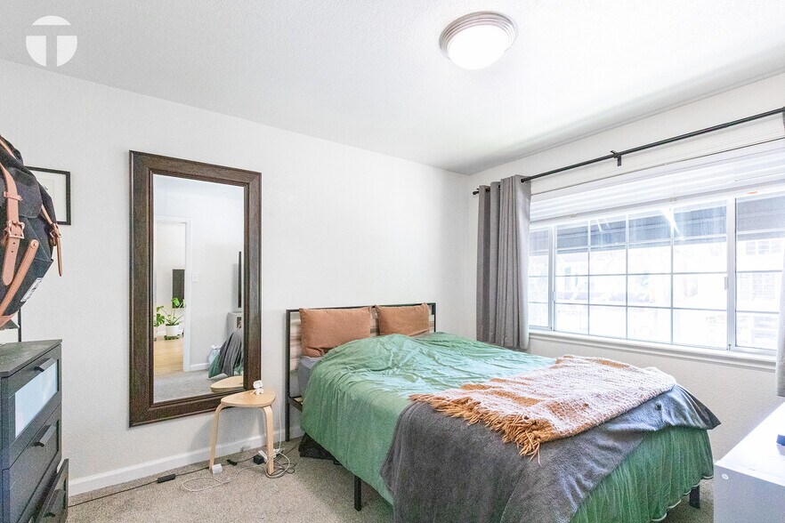 More Photos Of 2525 J St, Sacramento Storefront Retail Residential For Sale