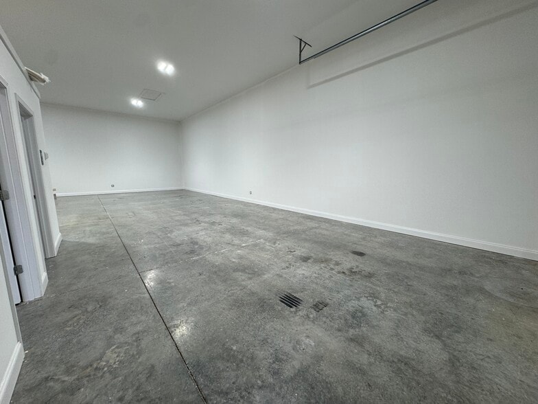 More Photos Of 2575 Louisville Rd, Bowling Green Light Distribution For Lease