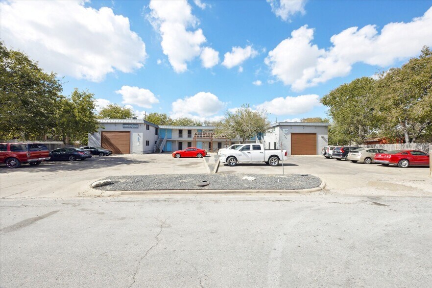 More Photos Of 7304 Twin Crest Dr, Austin Apartments For Sale