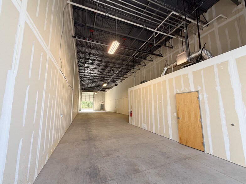 More Photos Of 9702 Ball St, San Antonio Distribution For Lease