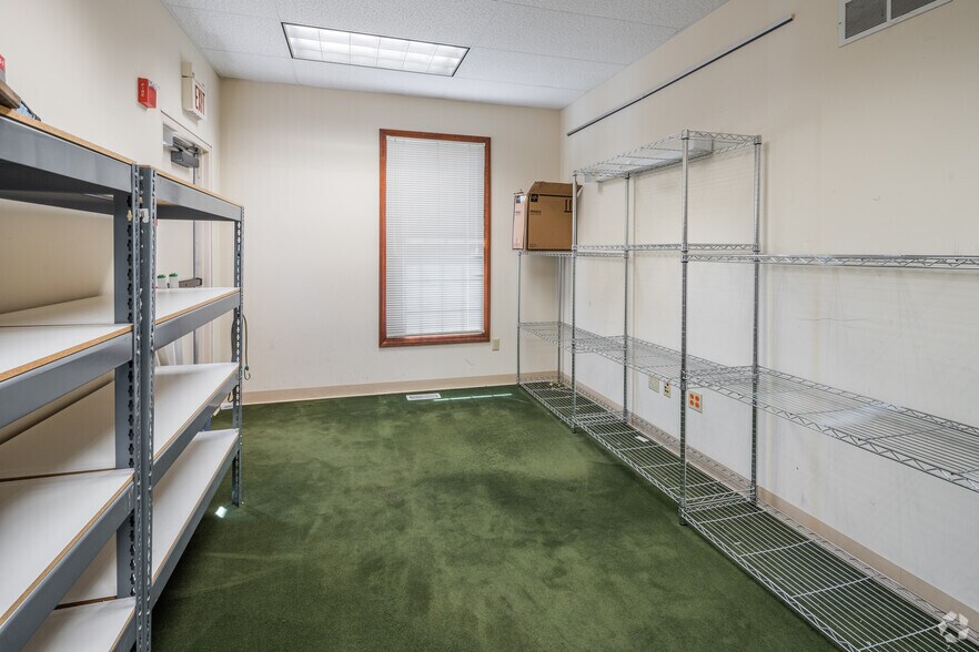 More Photos Of 3890 N Illinois St, Swansea Medical For Lease