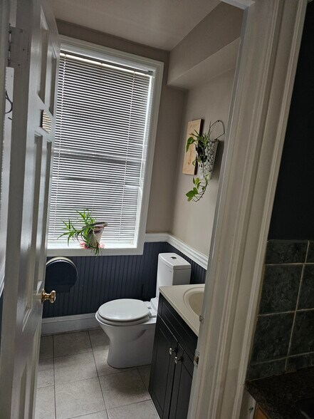 More Photos Of 208 N Washington St, Alexandria Storefront Retail Office For Lease