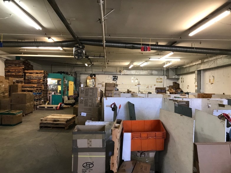 More Photos Of 749-755 E 15th St, Los Angeles Warehouse For Sale