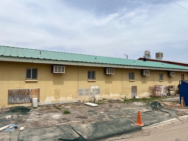 More Photos Of 208 S Ellis St, Menard Hotel For Sale