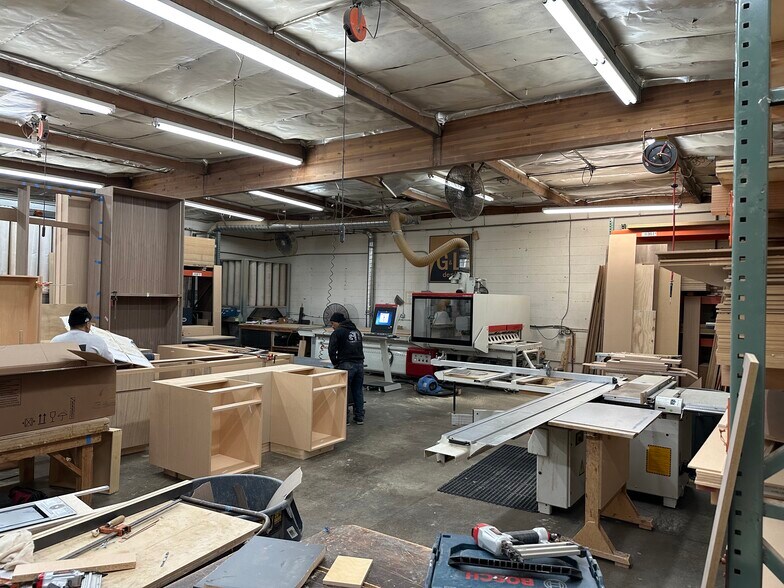 More Photos Of 9036 Owensmouth Ave, Canoga Park Manufacturing For Lease