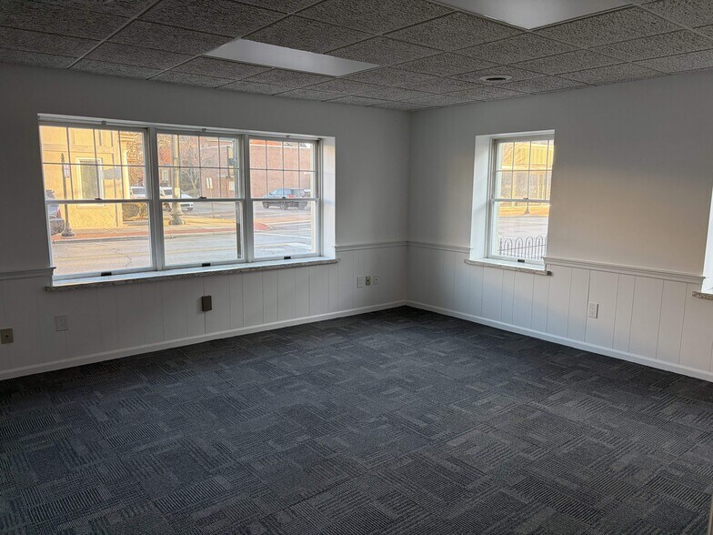 More Photos Of 326 N Wayne St, Piqua Office For Sale