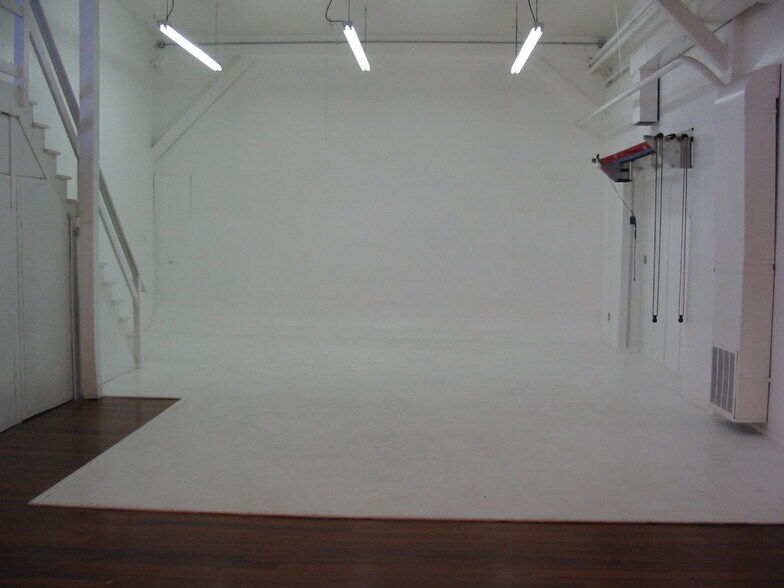 More Photos Of 2828 10th St NE, Washington Warehouse For Lease