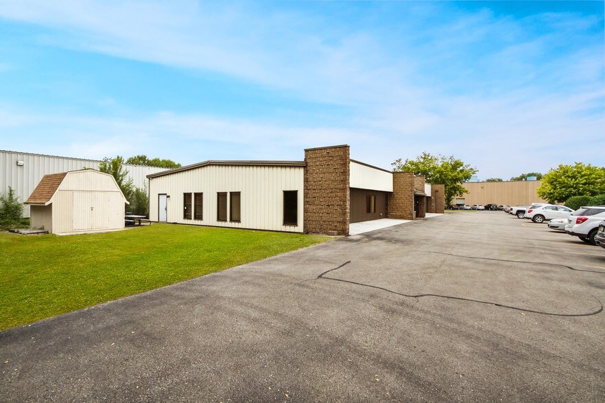 More Photos Of 2635 Hemstock St, La Crosse Office For Lease