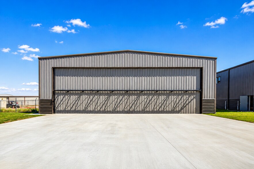 More Photos Of 3000 Westcourt rd, Denton Airplane Hangar For Sale