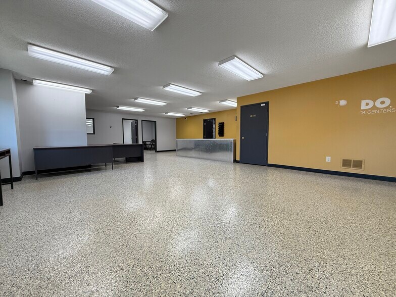 More Photos Of 10435 Bronzewood Dr, Dubuque Warehouse For Sale
