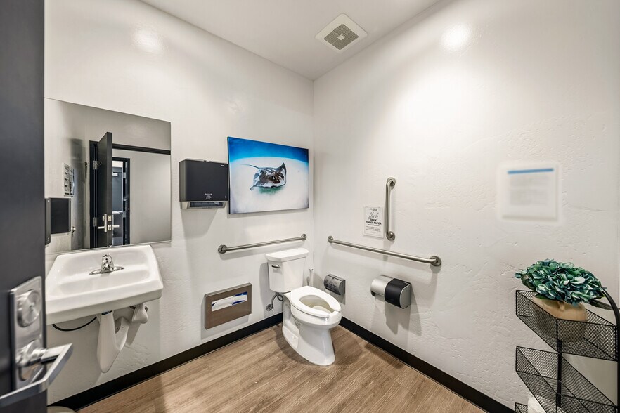 More Photos Of 296 S Pacific Hwy, Talent Medical For Sale