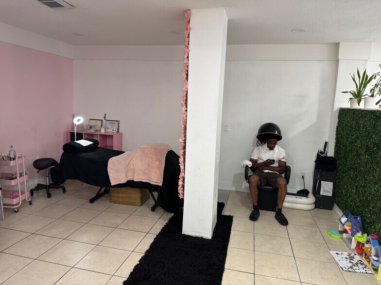 More Photos Of 9834-9850 Sandalfoot Blvd, Boca Raton General Retail For Sale